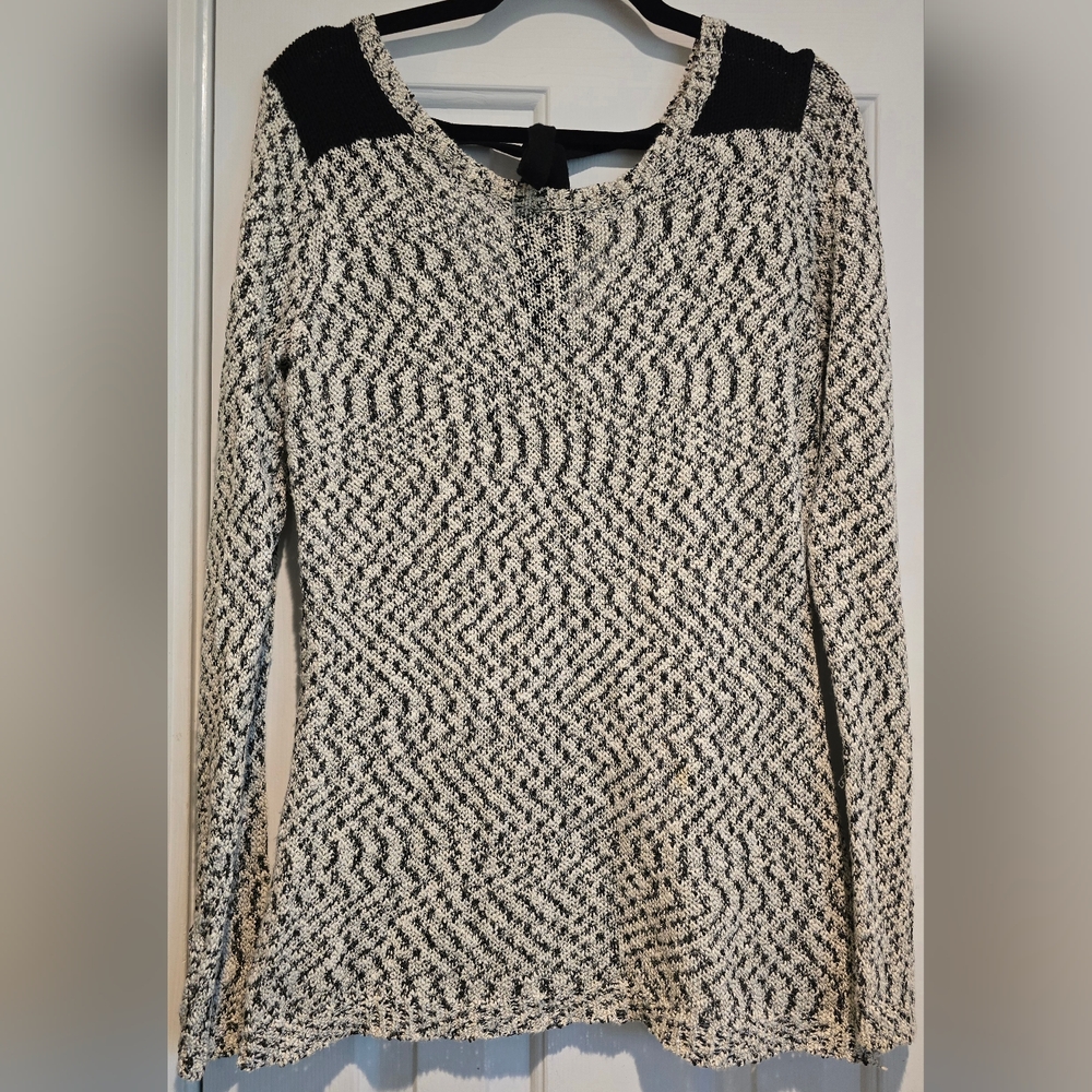 Stunning Sparkly Women's Maurices Size Large Black, White & Silver Sweater